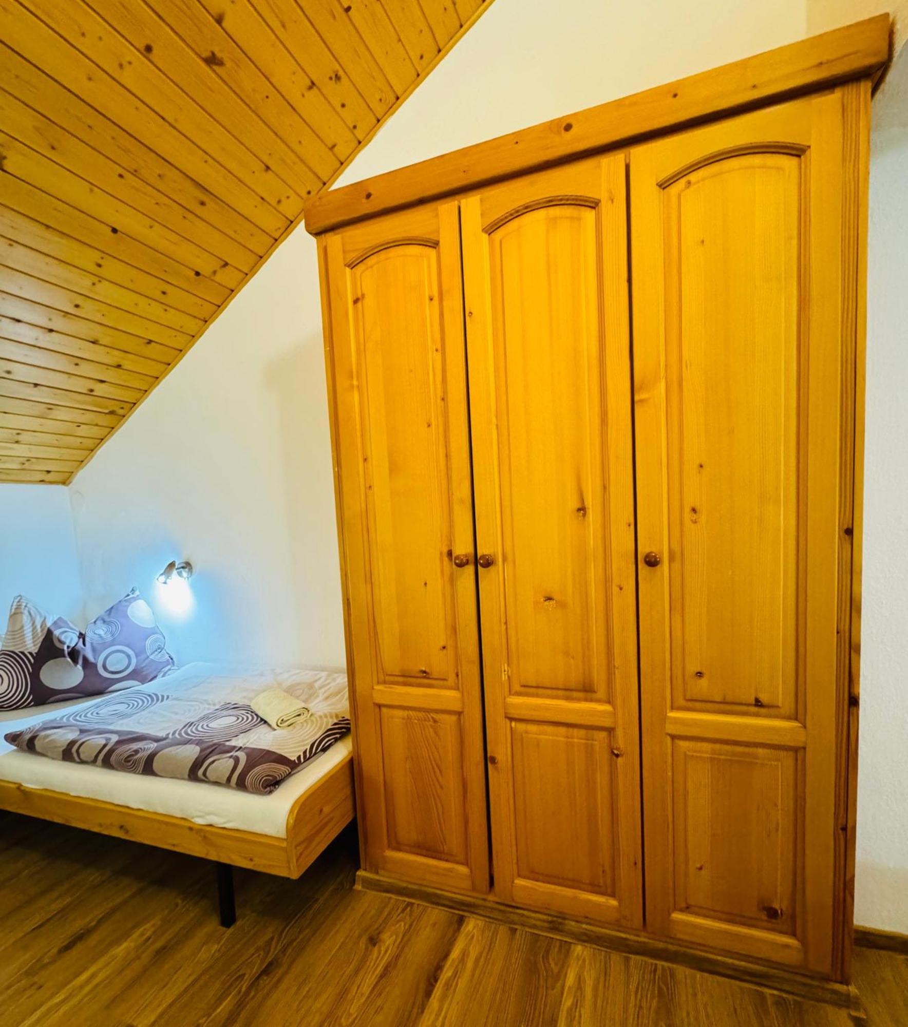 Penzion Familia Antol Ліптовський Мікулаш Екстер'єр фото